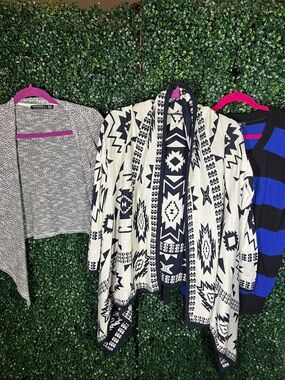 Forever 21 Black & White Aztec Open-Front Cardigan